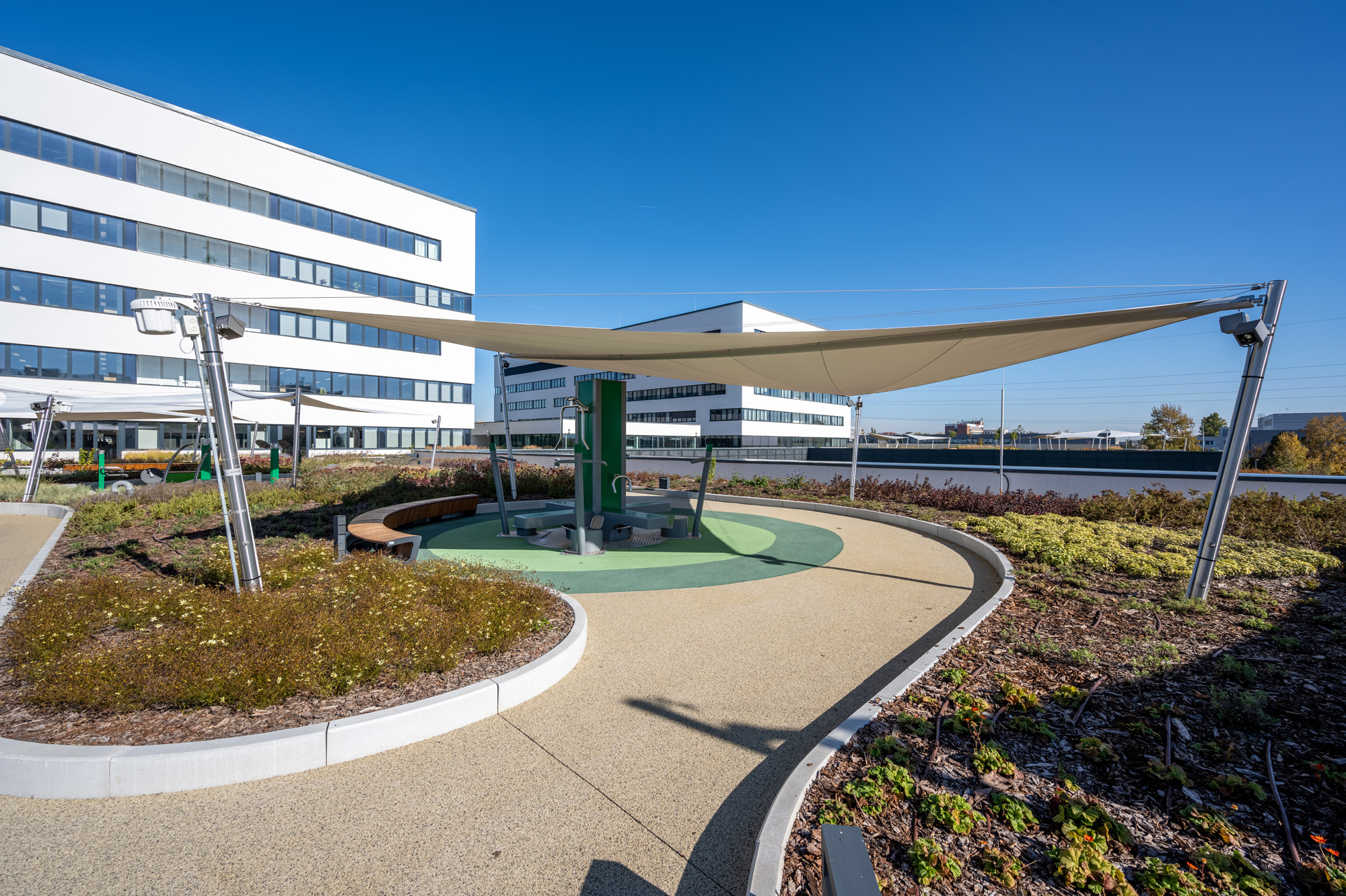 krullung-legyen-minden-belvarosi-irodahaz-tetejen-tetoterasz